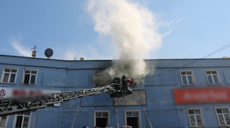 Samsun Gıda Borsası'nda yangın kontrol altına alınamıyor