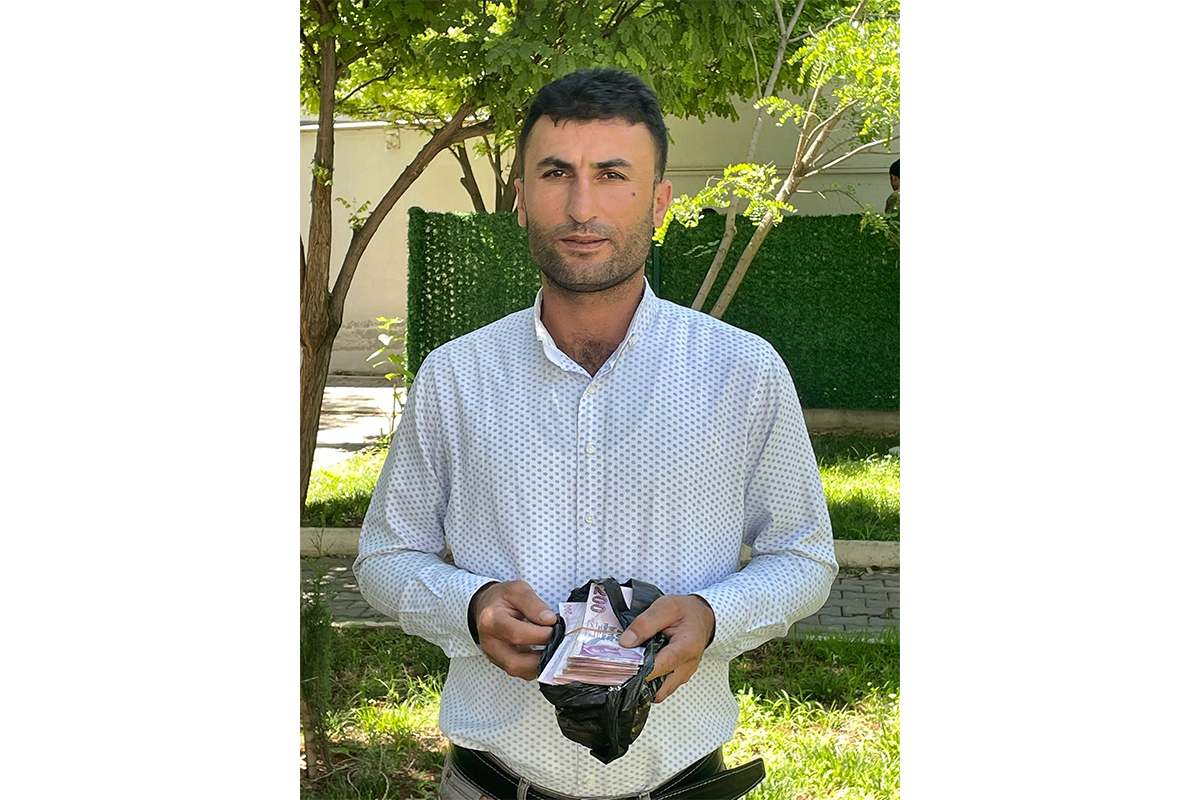 Şanlıurfa'da 120 bin lira bulan uzman çavuş parayı sahibine teslim etti