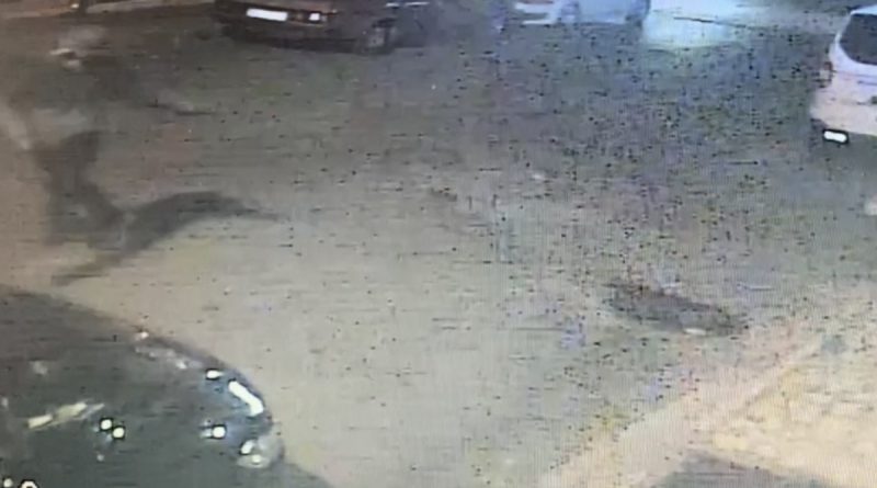 Sarıyer’de silahlı kavga kamerada: Yol kenarındaki adam vuruldu