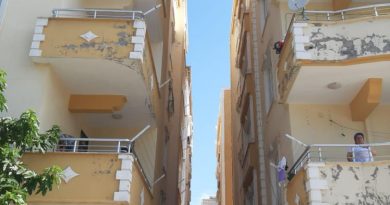 Sarkıttığı iple daireye girmeye çalışırken 5. kattan düşen şahıs öldü