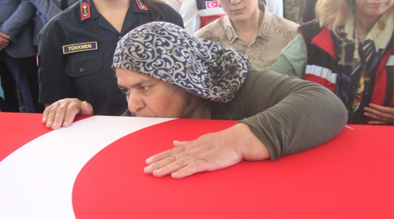 Şehit ablasından yürek dağlayan feryat