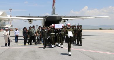 Şehit cenazesini hava limanında protokol karşıladı