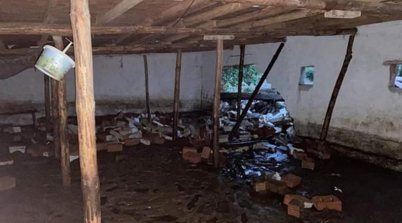 Sel baskınları ev ve besihanalerde göçüğe neden oldu