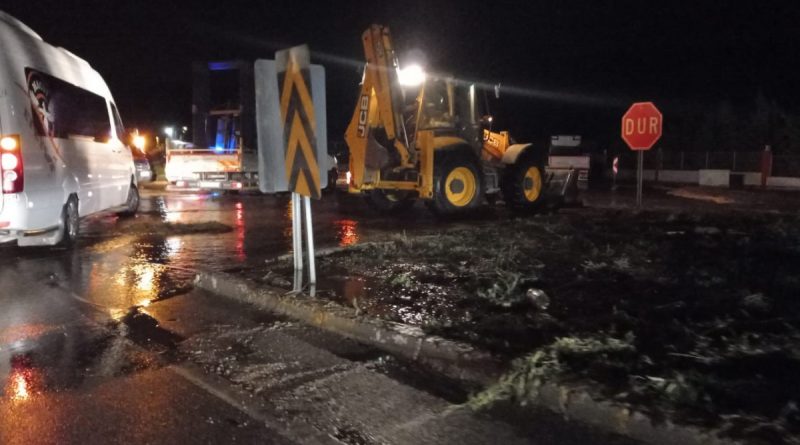 Sel nedeniyle kapanan Ankara-Afyonkarahisar Karayolu 3 saatte açılabildi