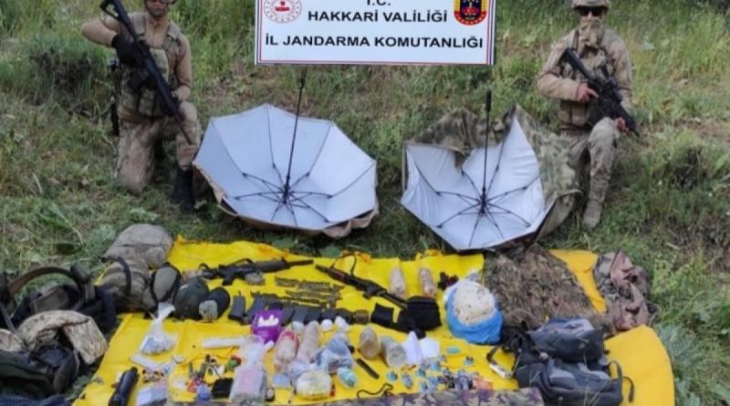Şemdinli’de 2 teröristin etkisiz hale getirildiği operasyonda silah, mühimmat ve patlayıcı ele geçirildi