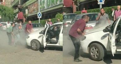 Seyir halindeki araç alev aldı, sürücünün yardımına vatandaşlar koştu