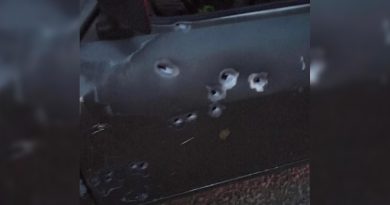 Seyir halindeki araç kurşunlandı