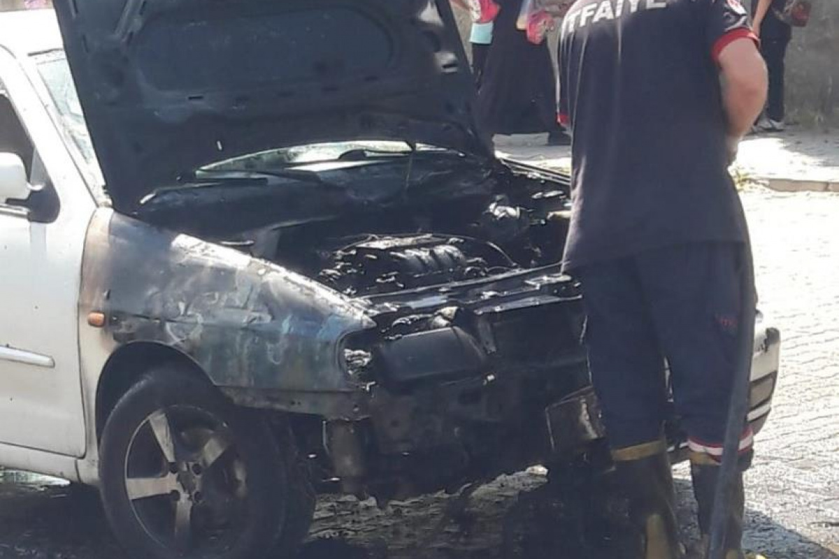 Seyir halindeki otomobil alev aldı, itfaiye söndürdü