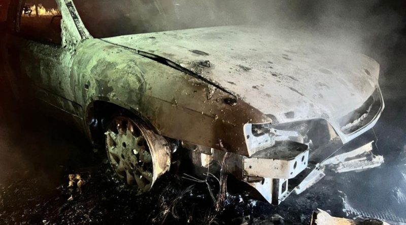 Seyir halindeki otomobil yanarak pert oldu