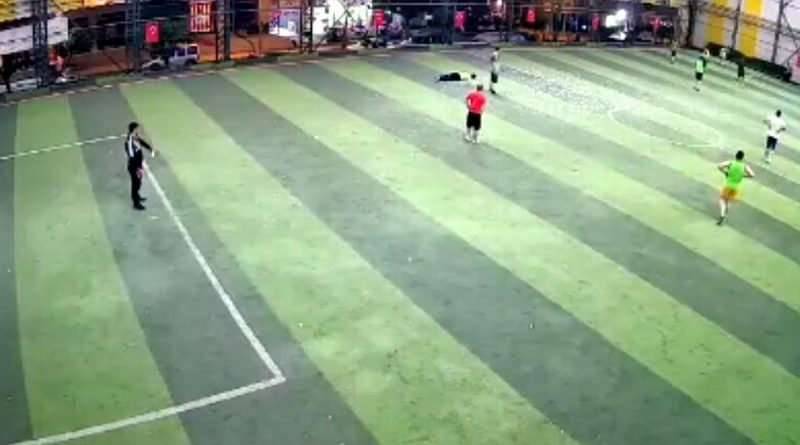 Siirt'te halı sahada kalp krizi geçiren genç hayatını kaybetti