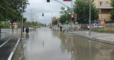 Silivri'de sağanak yağış su baskınlarına neden oldu