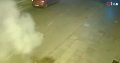 Silivri’de yol ortasında havai fişek patlattılar