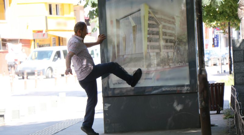 Şişede durduğu gibi durmadı!