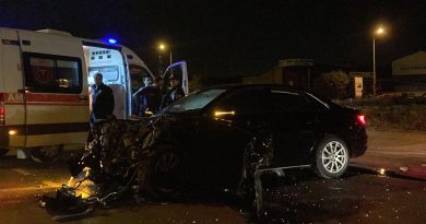 Sivas’ta hafif ticari araç ve otomobil çarpıştı: 1'i ağır 5 yaralı