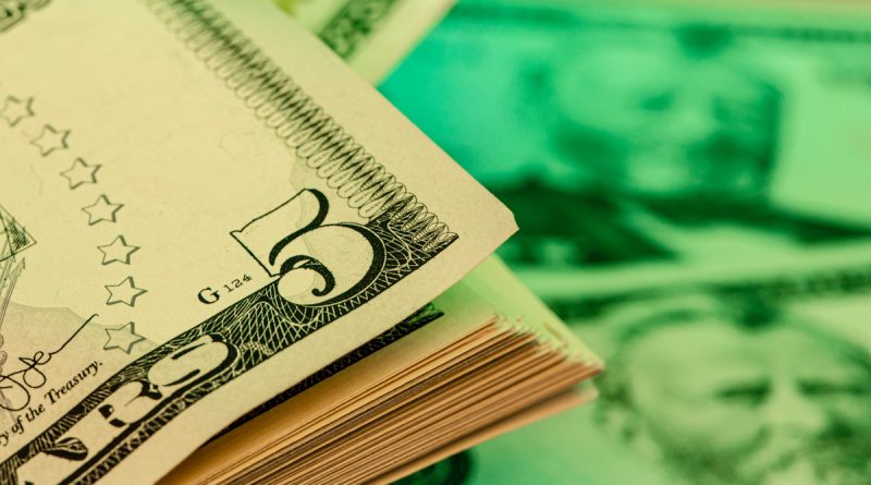 Solüsyonla çoğaltacağız diyerek işadamını 35 bin euro dolandırdılar