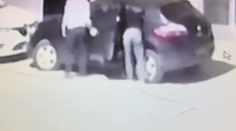 Sultanbeyli’de gece vakti otomobilden para ve giysi çaldılar