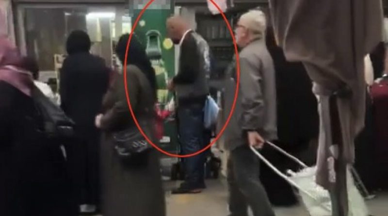 Sultanbeyli’de pazarda cüzdan çaldı, ekipler tarafından suçüstü yakalandı