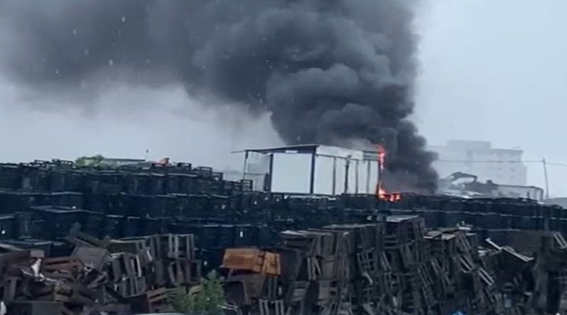 Sultangazi'de işçilerin kaldığı konteynerde yangın çıktı: İşçiler ölümden döndü