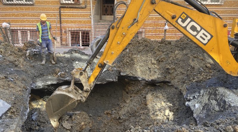 Sultangazi’de İSKİ’nin çalışma yaptığı esnada doğalgaz borusu patladı
