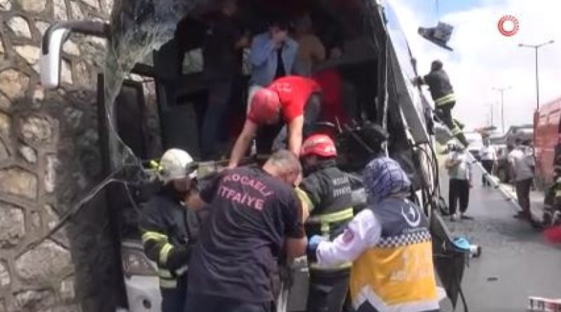 TEM'de büyük kaza, 11 araç birbirine girdi