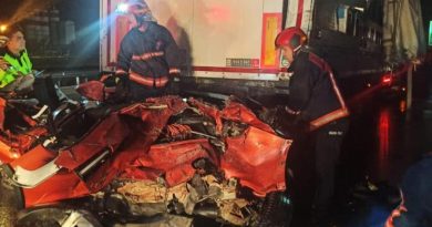 TEM’de feci kaza, tırın altına giren otomobil hurdaya döndü: 1 ölü, 2 yaralı