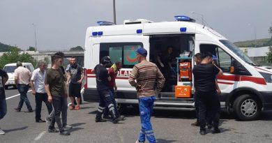 TEM'de kamyon ve minibüs çarpıştı: 5 yaralı