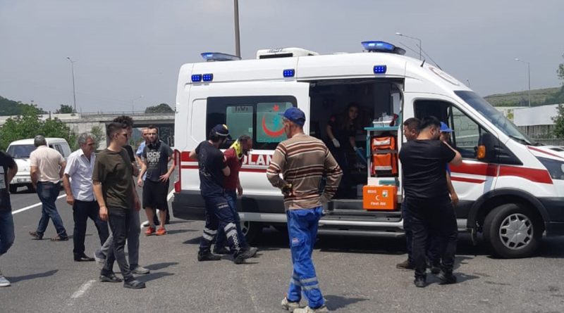 TEM'de kamyon ve minibüs çarpıştı: 5 yaralı