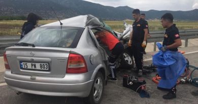 Tır ile çarpışan otomobildeki kadın öldü