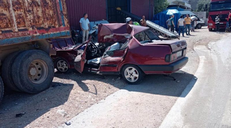 Tıra çarpan otomobilin sürücüsü yaralandı !