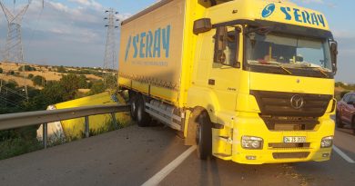 Tırın dorsesi uçurumda asılı kaldı