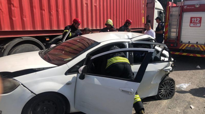 Tırla otomobil çarpıştı: 4 yaralı