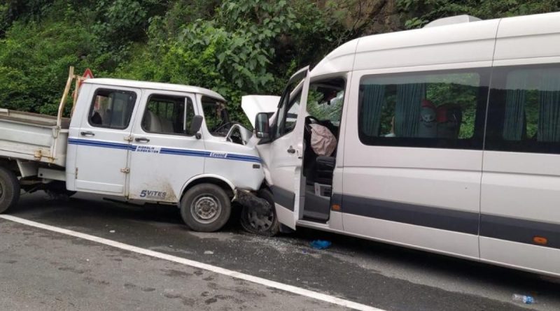 Trabzon'da trafik kazası: 3'ü ağır 5 yaralı