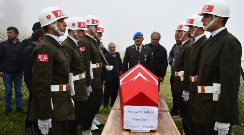 Trafik kazasında hayatını kaybeden Kıbrıs Gazisine askeri tören düzenlendi