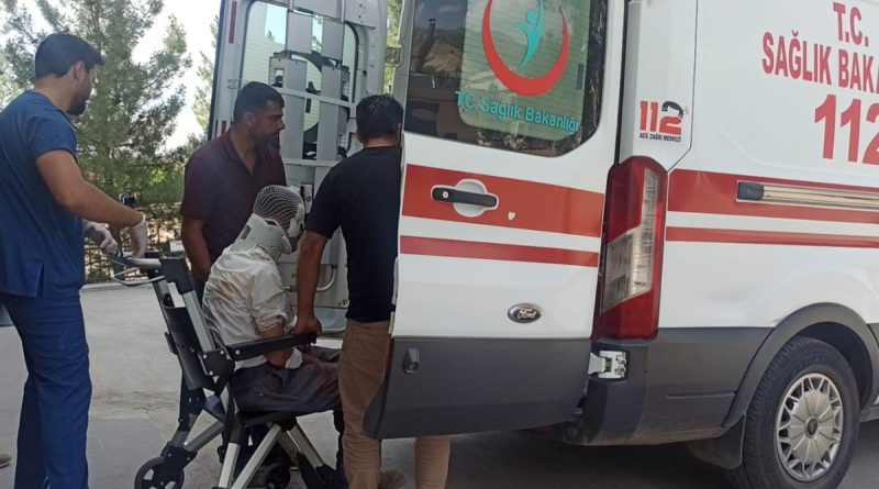 Traktör römorkundan düşen vatandaş ağır yaralandı