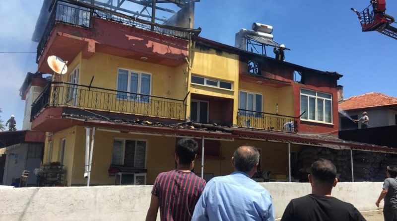 Tüplerin ardı ardına patladığı imalathane alevlere yenildi