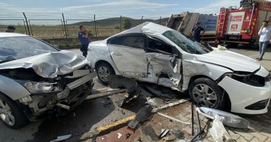Tuzla’da direksiyon hakimiyetini kaybeden sürücü, otomobile çarptı: 2 yaralı