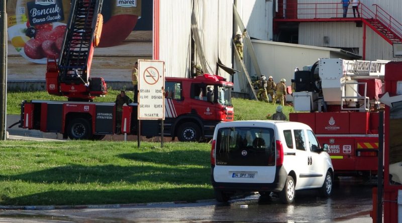 Tuzla’da fabrikanın soğuk hava deposunda yangın