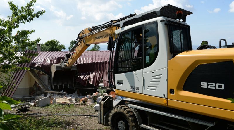 Uludağ eteklerinde kaçak yapı operasyonu