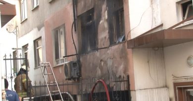 Ümraniye’de binayı alevler sardı, komşular kovalarla su taşıdı