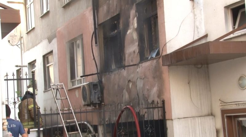 Ümraniye’de binayı alevler sardı, komşular kovalarla su taşıdı