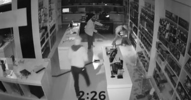 Ümraniye’de teknoloji mağazasında 3 dakikada 3 milyonluk soygun kamerada