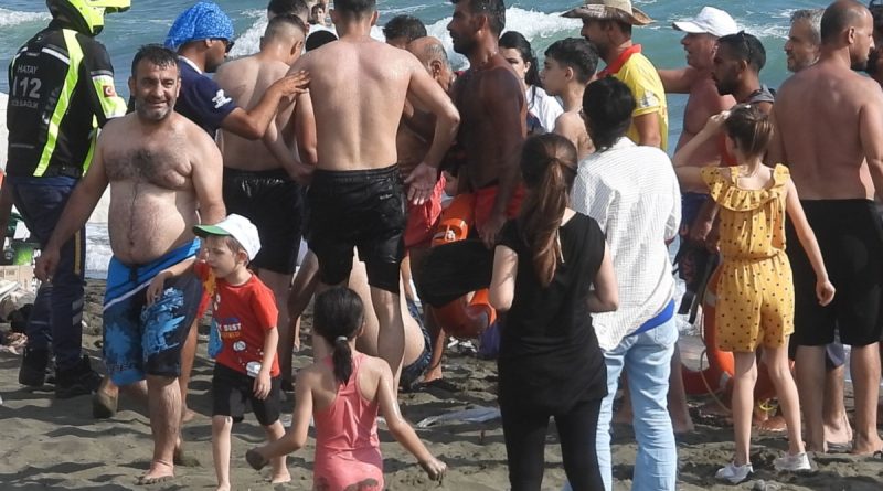 Uyarıları dinlemediler boğulma tehlikesi geçirdiler