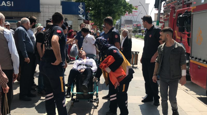 Üzerine benzin döküp kendini yakmaya kalkıştı, ekipler ikna etti