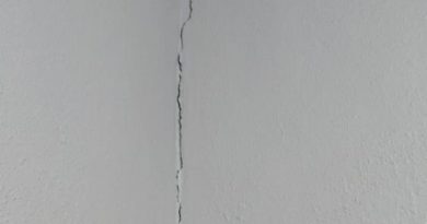 Van’da 5.0 büyüklüğündeki depremde Erciş'te de bazı evlerde çatlaklar oluştu