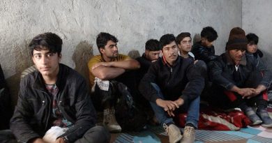 Van’da bir evin bodrumunda 24 düzensiz göçmen yakalandı