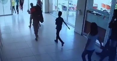 Van'da deprem paniği kamerada