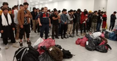 Yabancı uyruklu 131 kaçak göçmen sınır dışı edildi