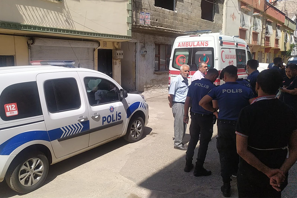 Yalnız yaşayan adam evinin kapı eşiğinde ölü bulundu