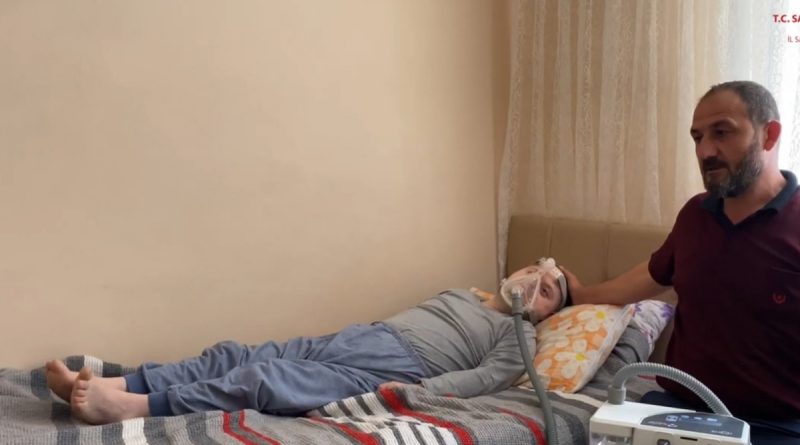 Yatağa bağımlı olarak yaşayan down sendromlu hastanın yardımına sağlık teşkilatı yetişti