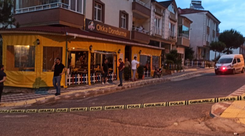 Yedikleri dondurmanın parasını isteyen dondurmacıya tüfekle ateş etti